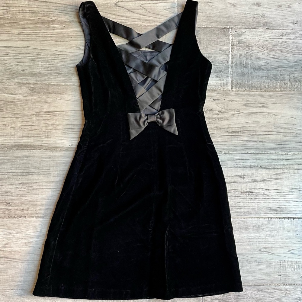 Laundry By Shelli Segal Black Velvet Mini Dress with Gray Satin Bow - Picture 14 of 14